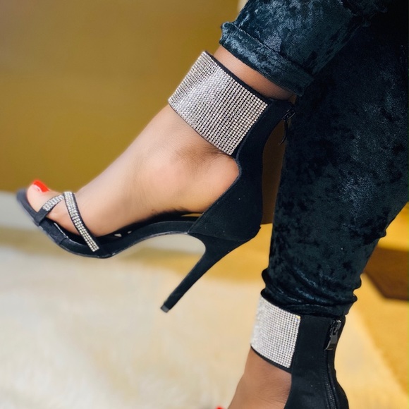 Trendy Heels - Picture 1 of 10
